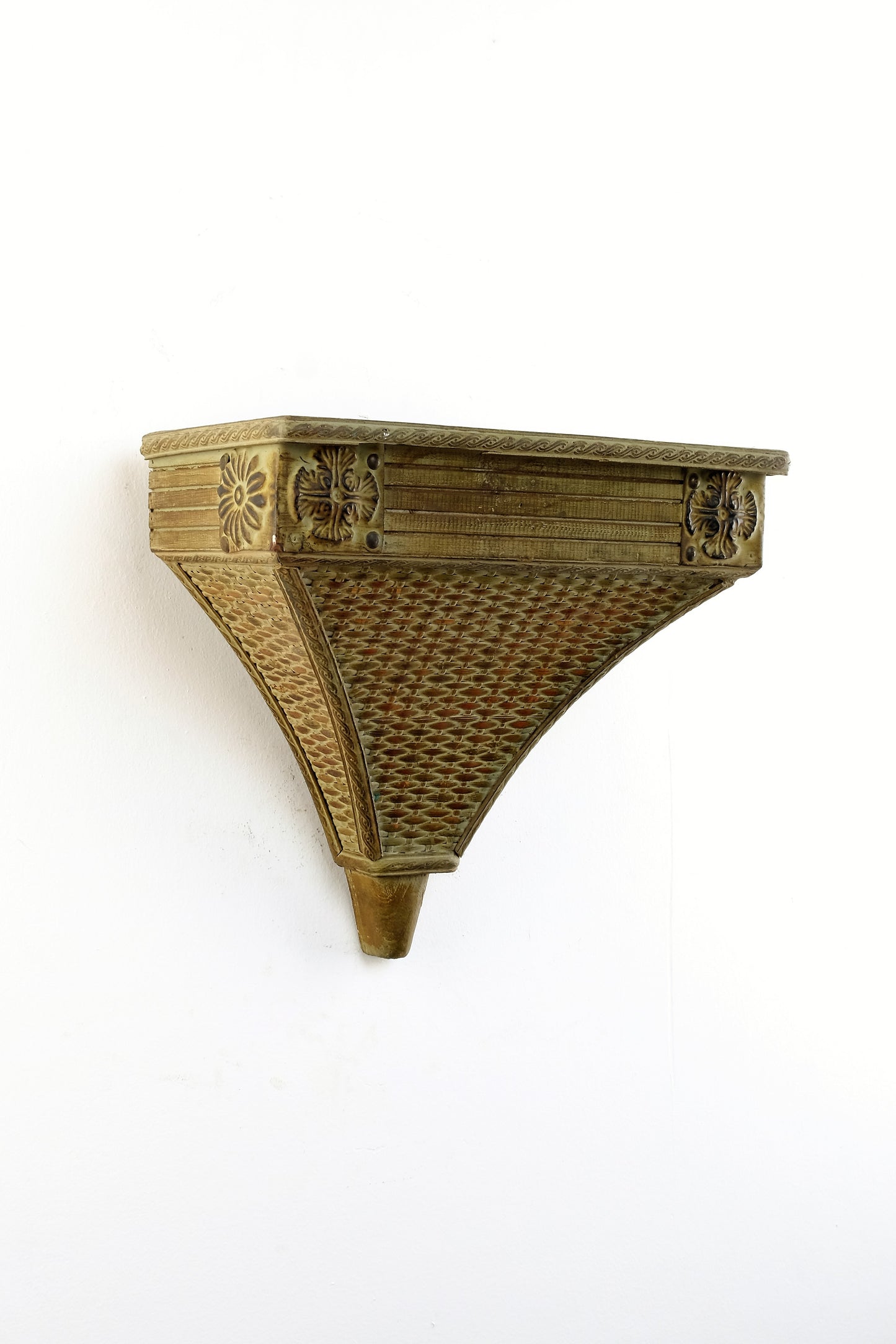 CONE SHELF CORBEL