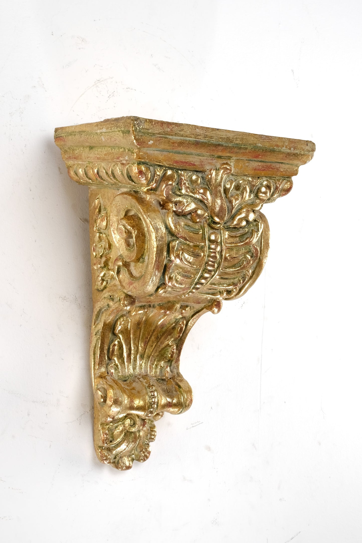ENGLISH GOLDEN CORBEL