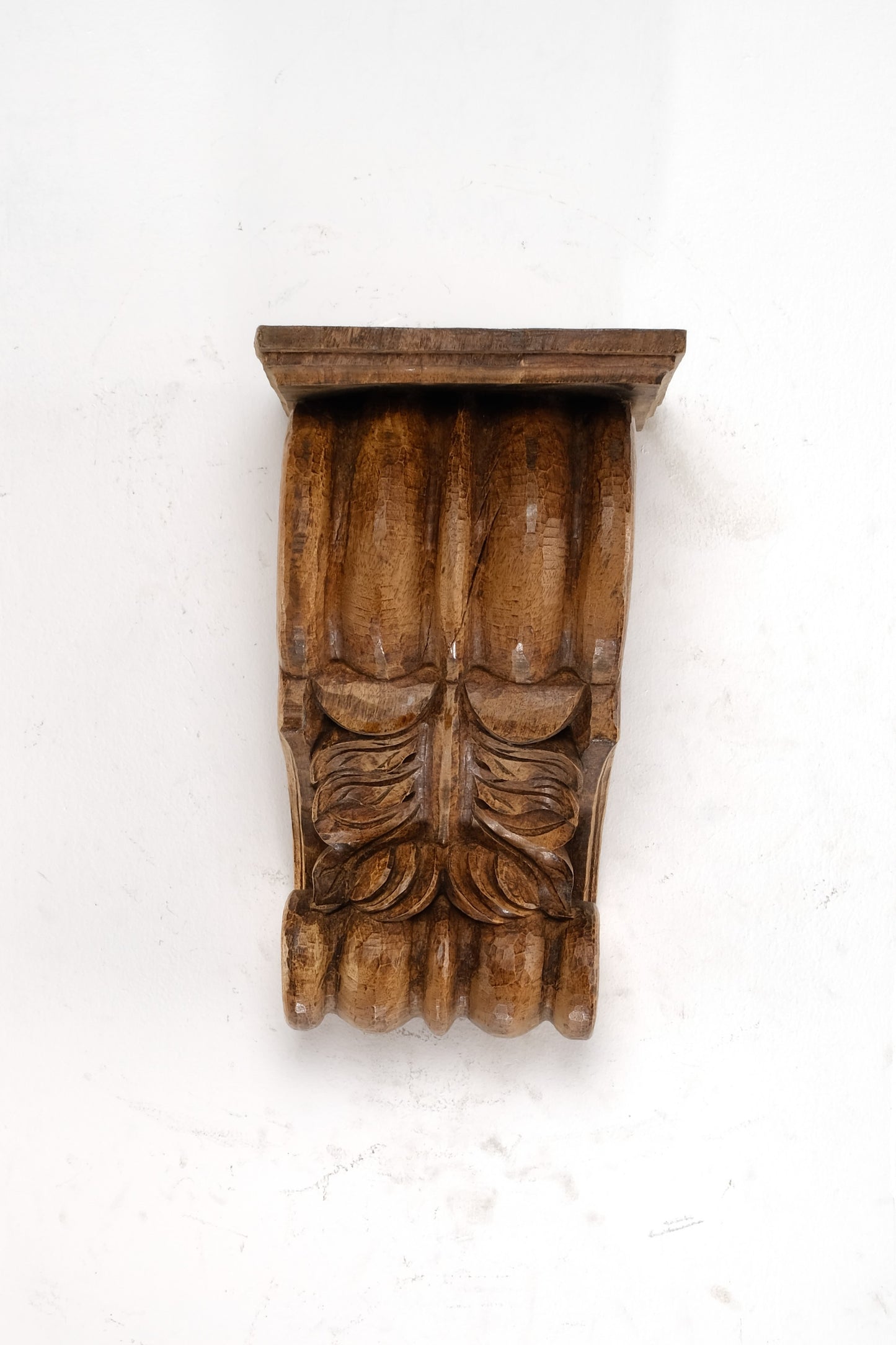 ANTIQUE VICTORIAN CARVED CORBEL