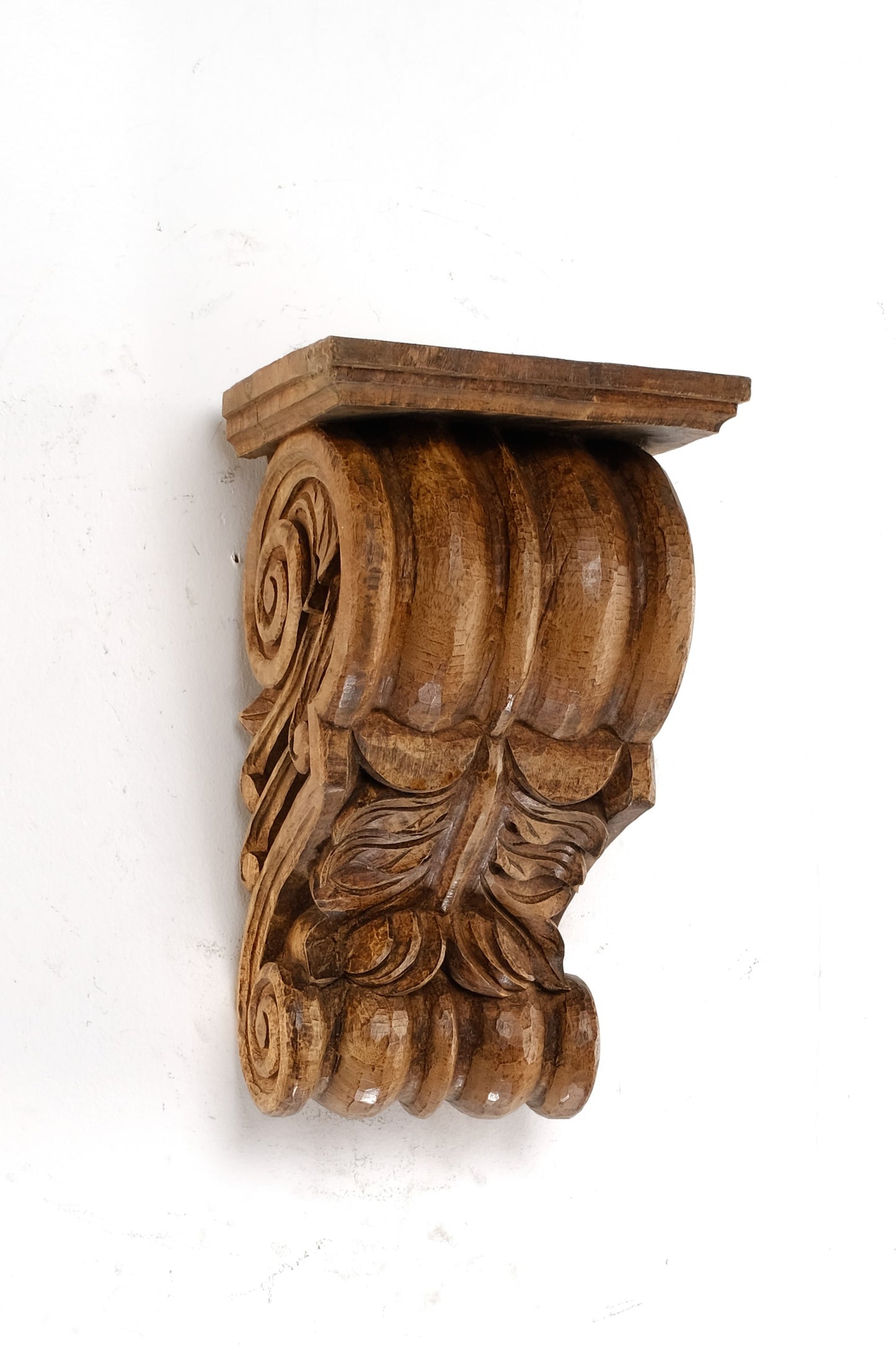 ANTIQUE VICTORIAN CARVED CORBEL