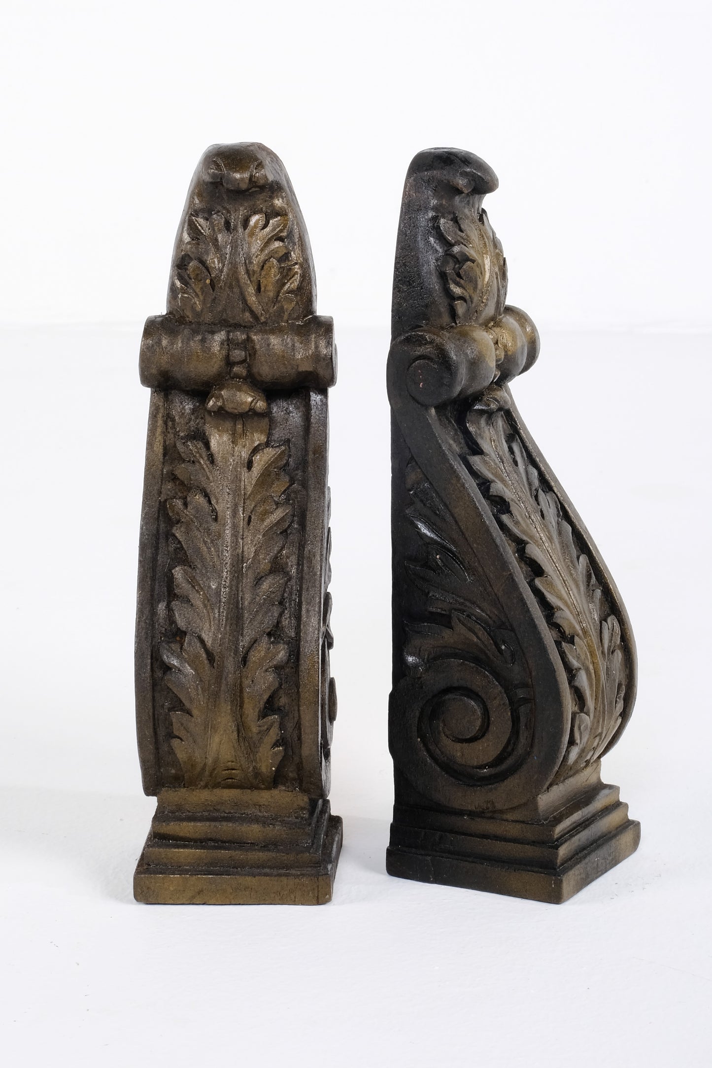 CARVED ACANTHUS CORBEL