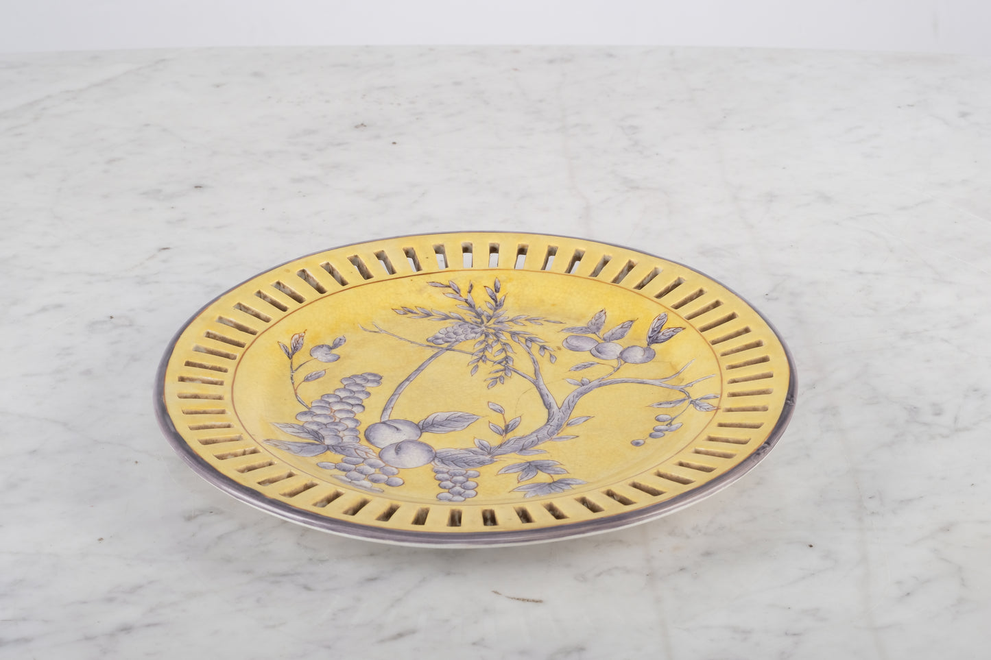 WONG LEE VINTAGE COLLLECTABLE PORCELAIN PLATE