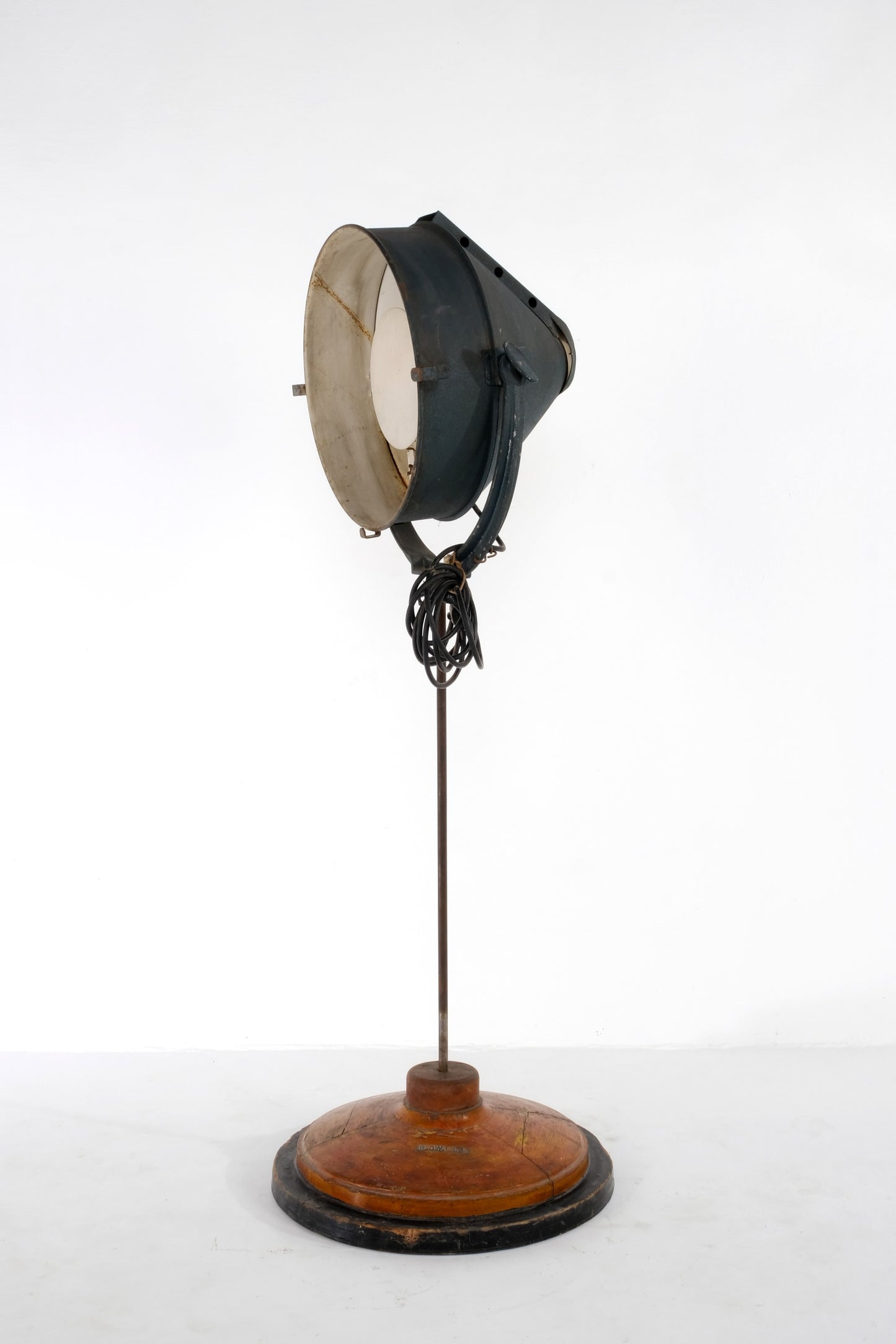 VINTAGE FLOOR STUDIO LAMP