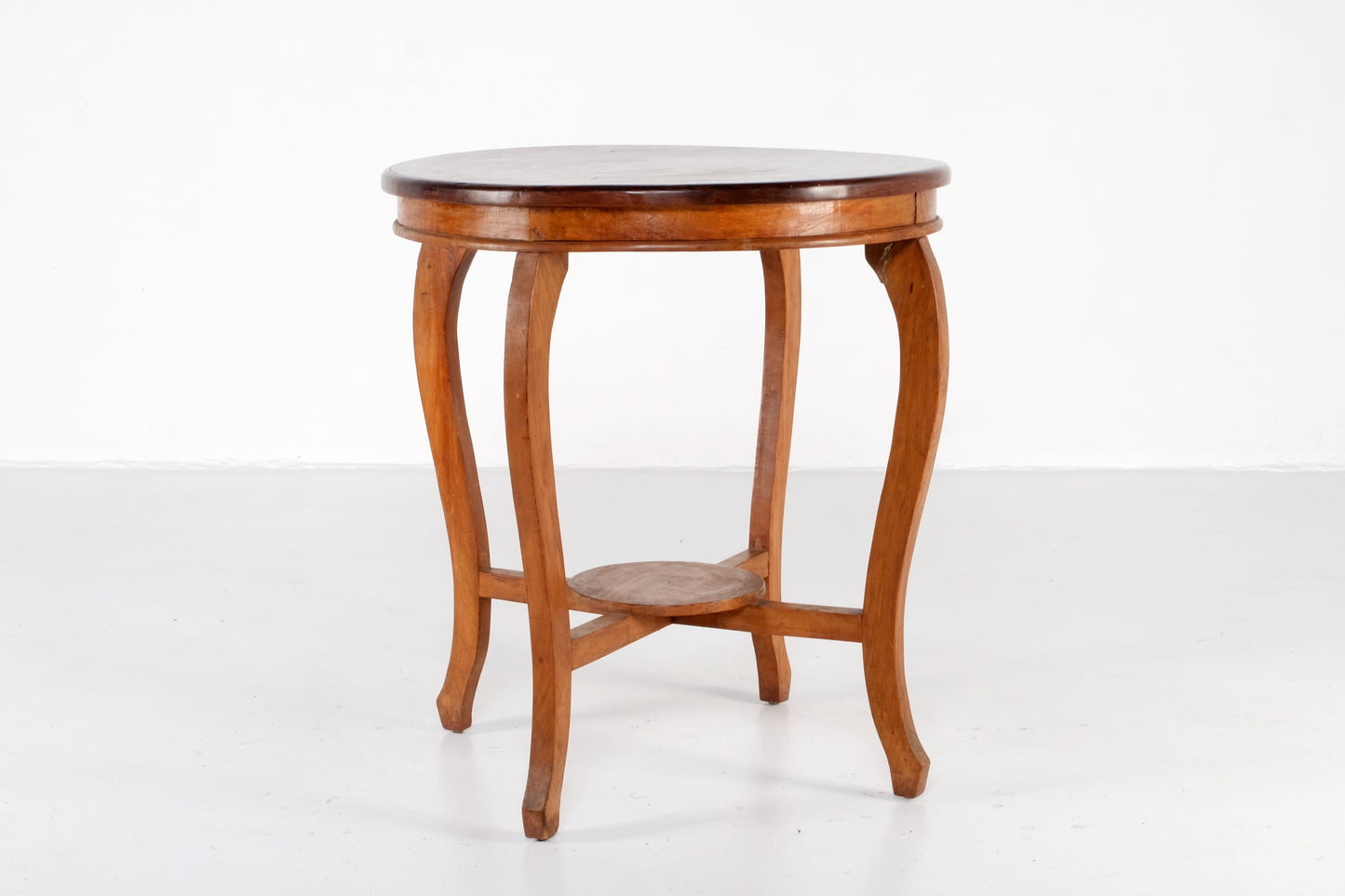 ANTIQUE ENGLISH ROUND PARLOR TABLE