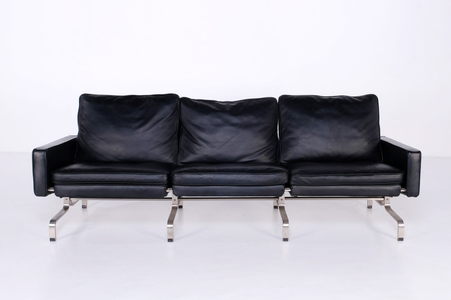 SET OF MODERN STYLE BLACK LEATHER LOUNGE ARM SOFA