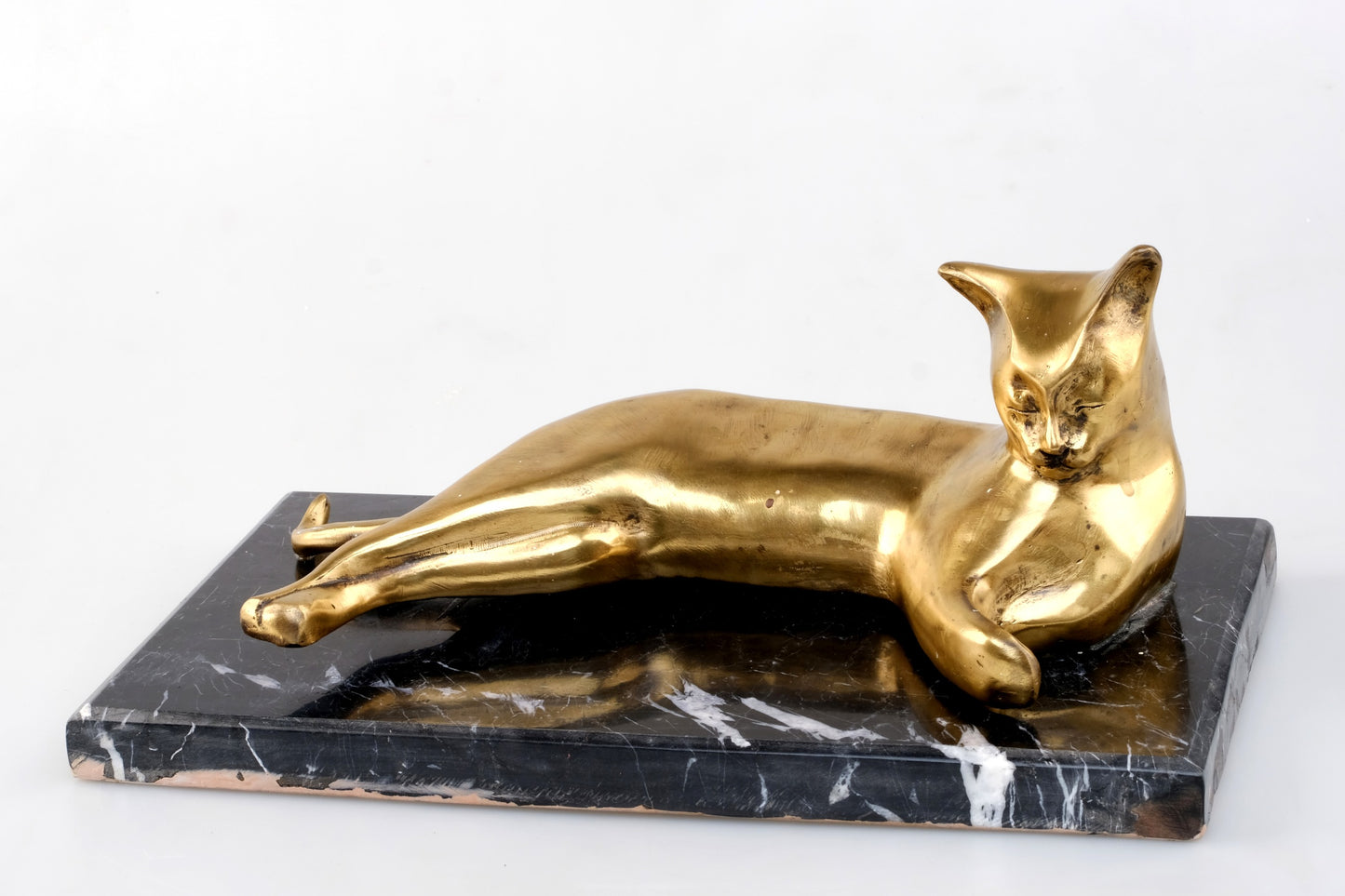“GOLDEN RESTING BIG CAT”