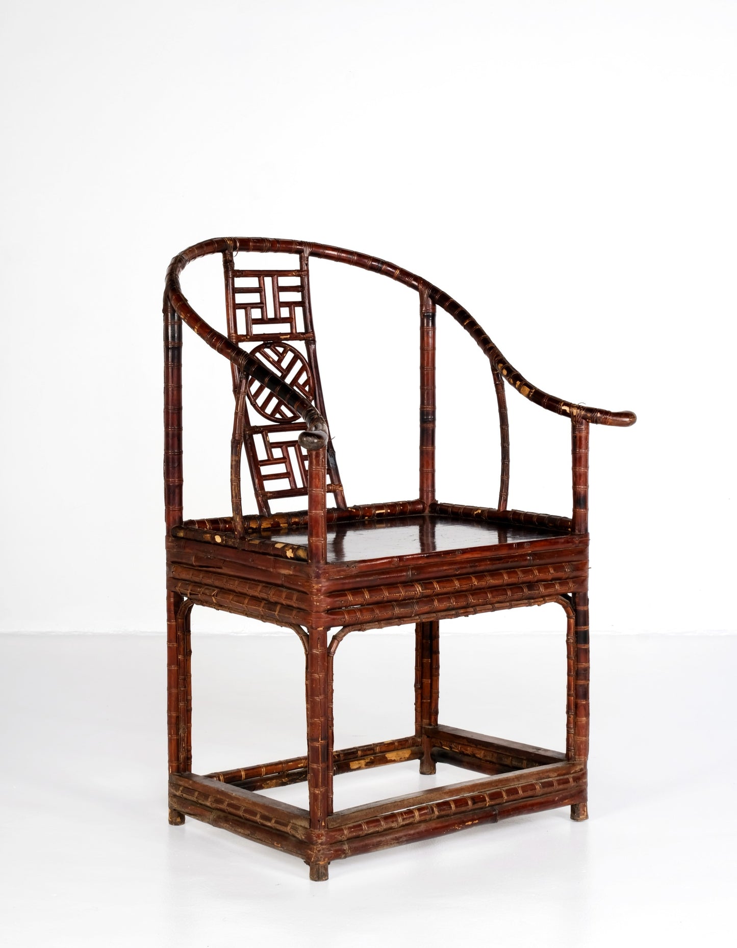 ANTIQUE CHINESE HORSESHOE CHAIR