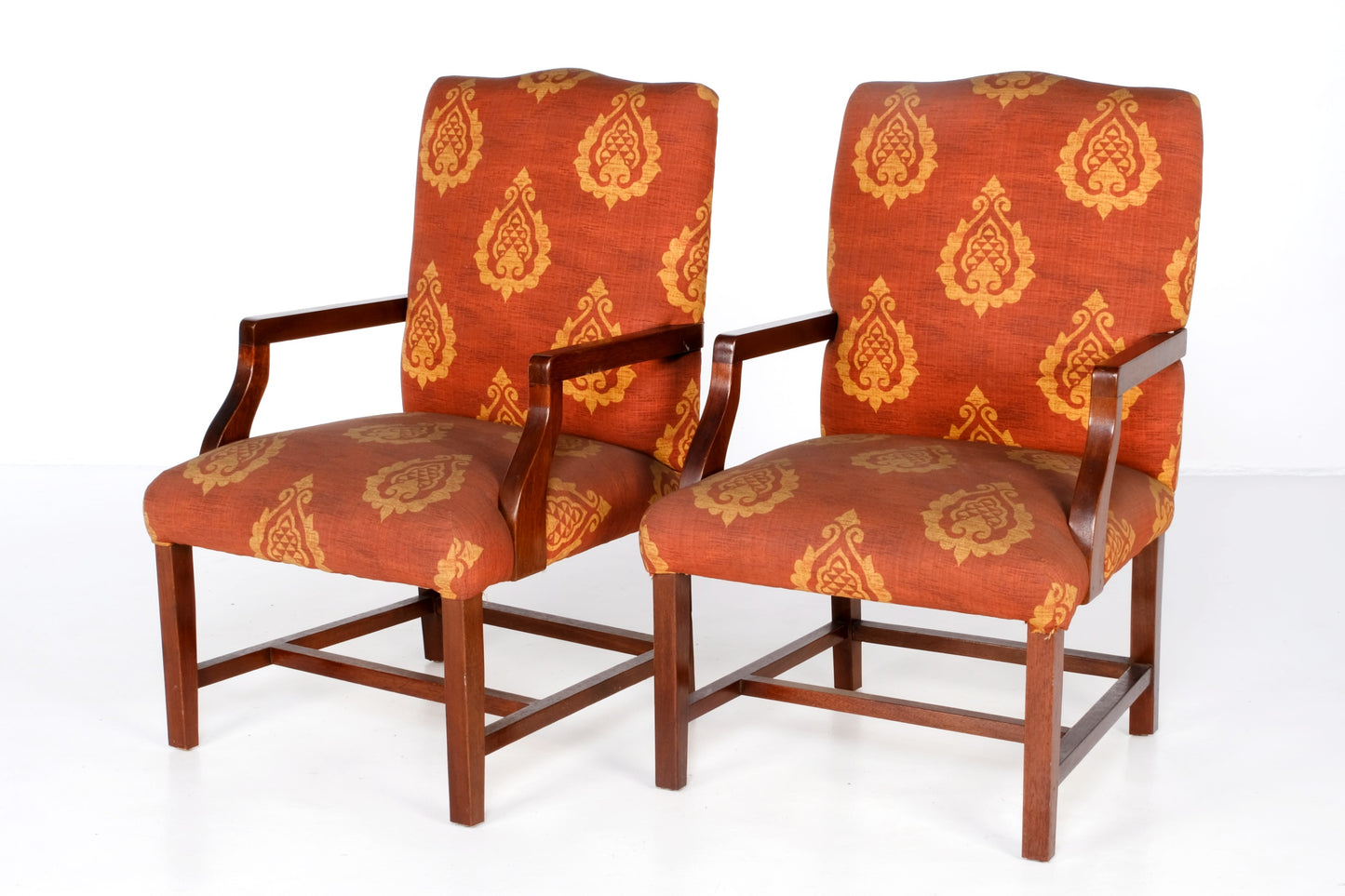 ANTIQUE ARM CHAIR