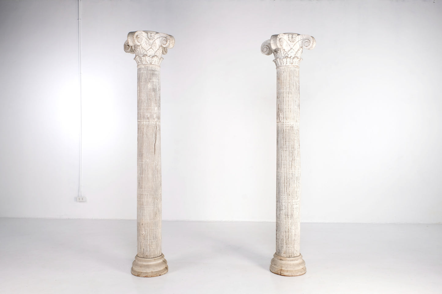 CLASSIC WOOD COLOMN PEDESTAL