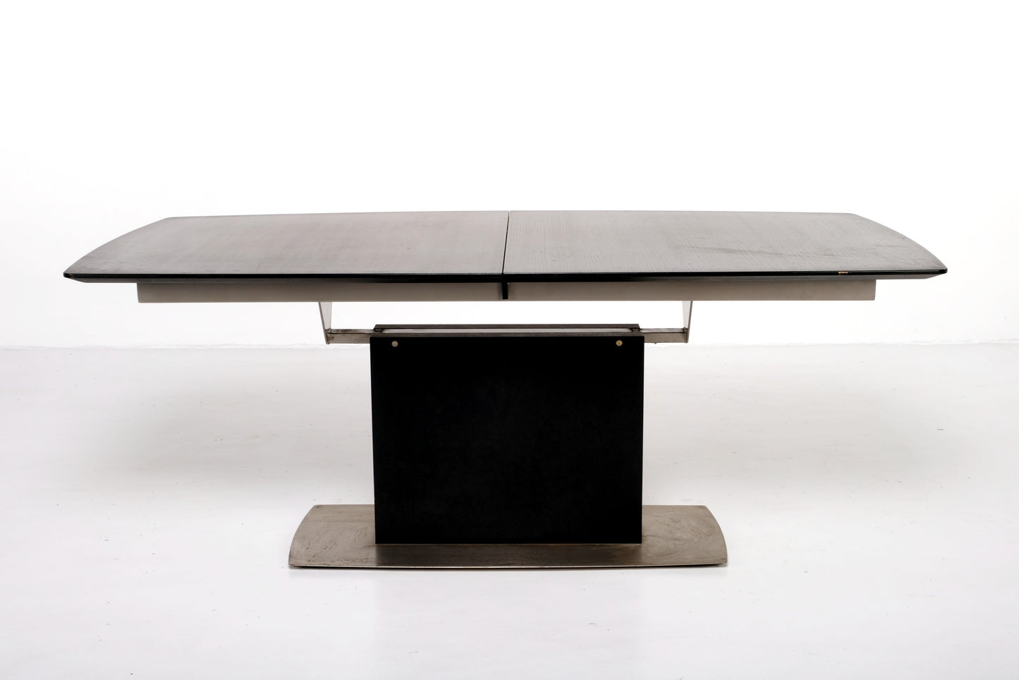 MODERN EXPANDABLE DINING TABLE