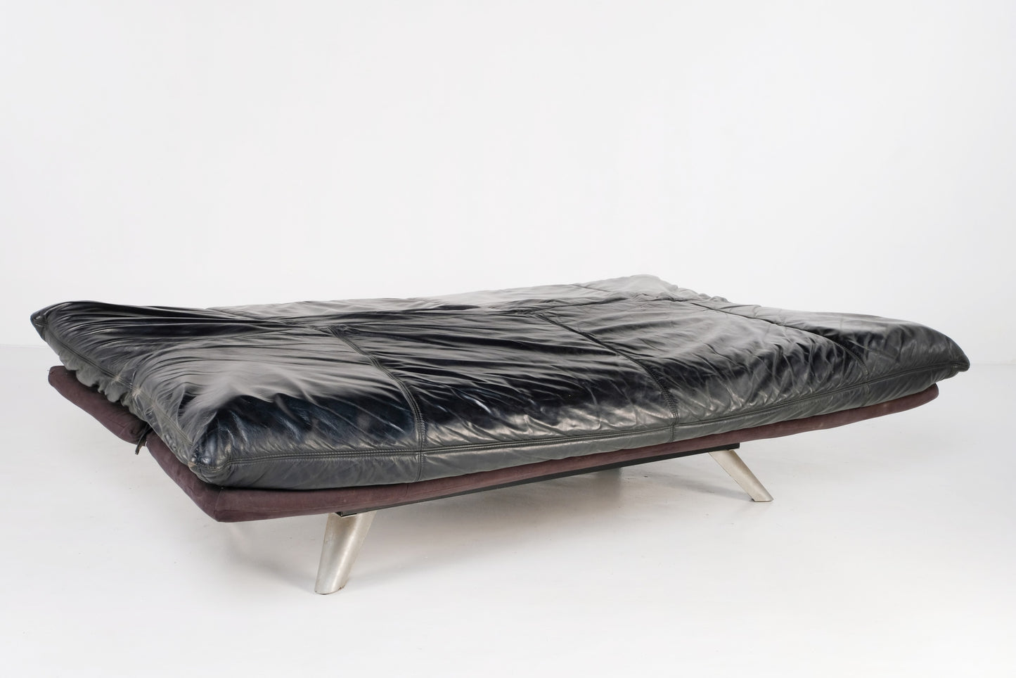 MODERN STYLE LEATHER ARMLESS SOFA BED