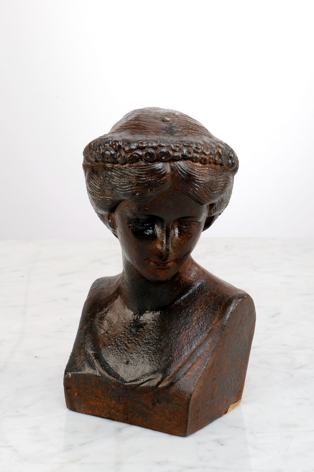 PORTRAIT OF YOUNG LADY