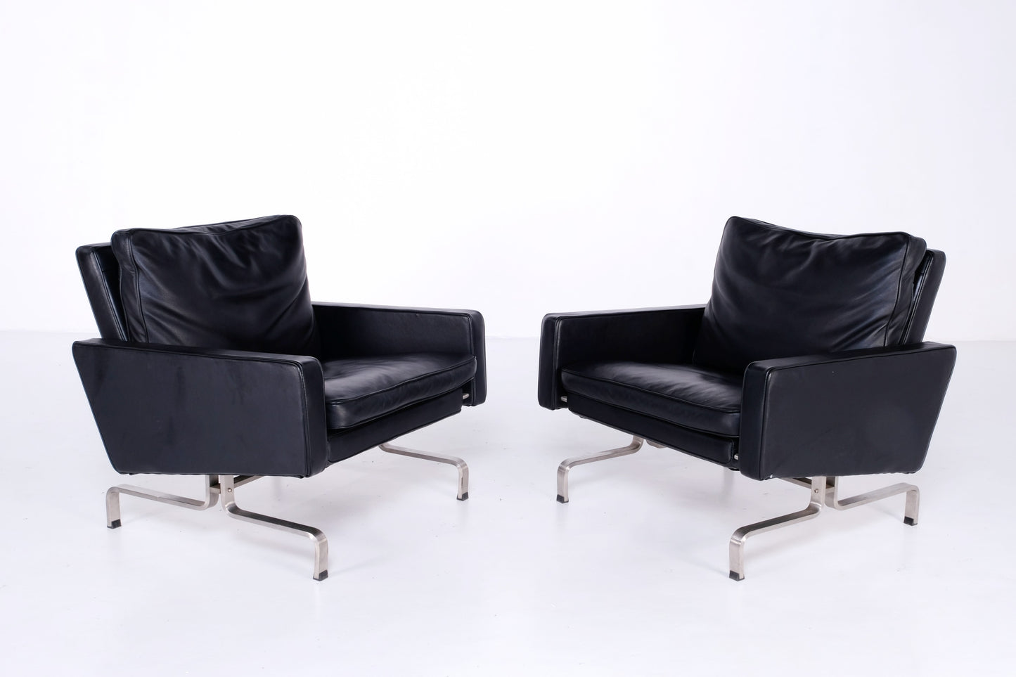 SET OF MODERN STYLE BLACK LEATHER LOUNGE ARM SOFA