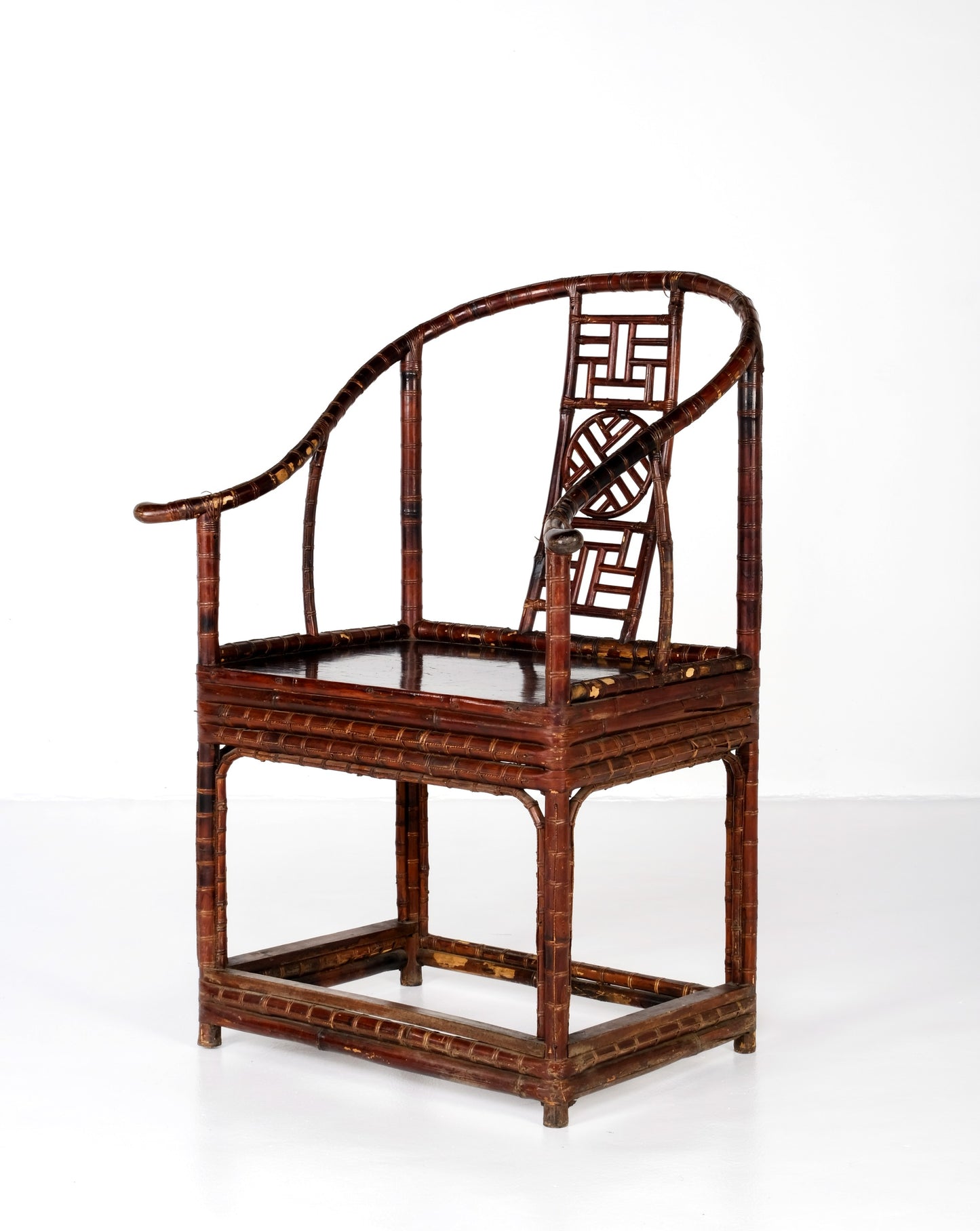 ANTIQUE CHINESE HORSESHOE CHAIR