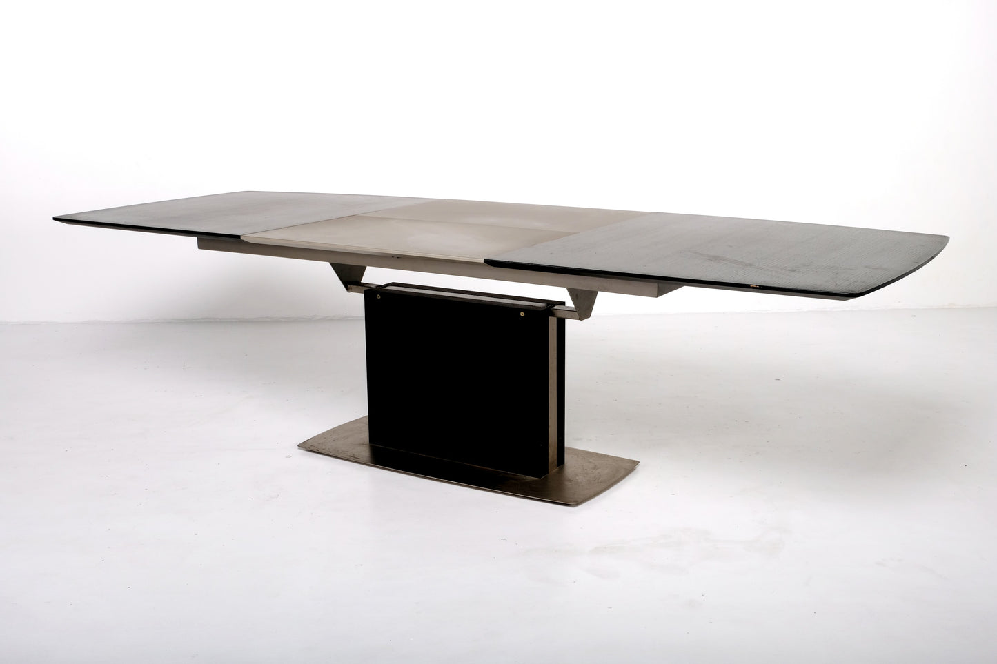 MODERN EXPANDABLE DINING TABLE