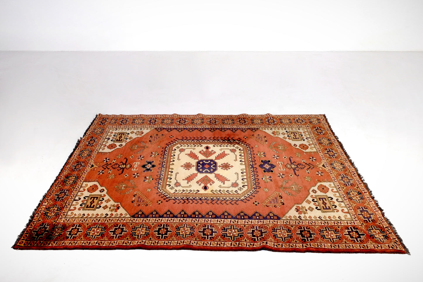 ORIENTAL TURKISH CARPET