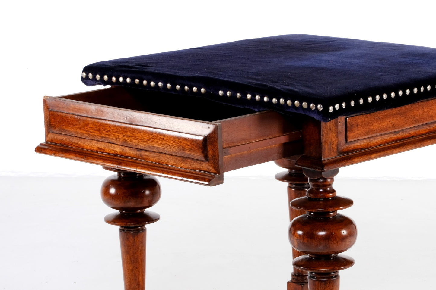 ANTIQUE ENGLISH END TABLE WITH DRAWER