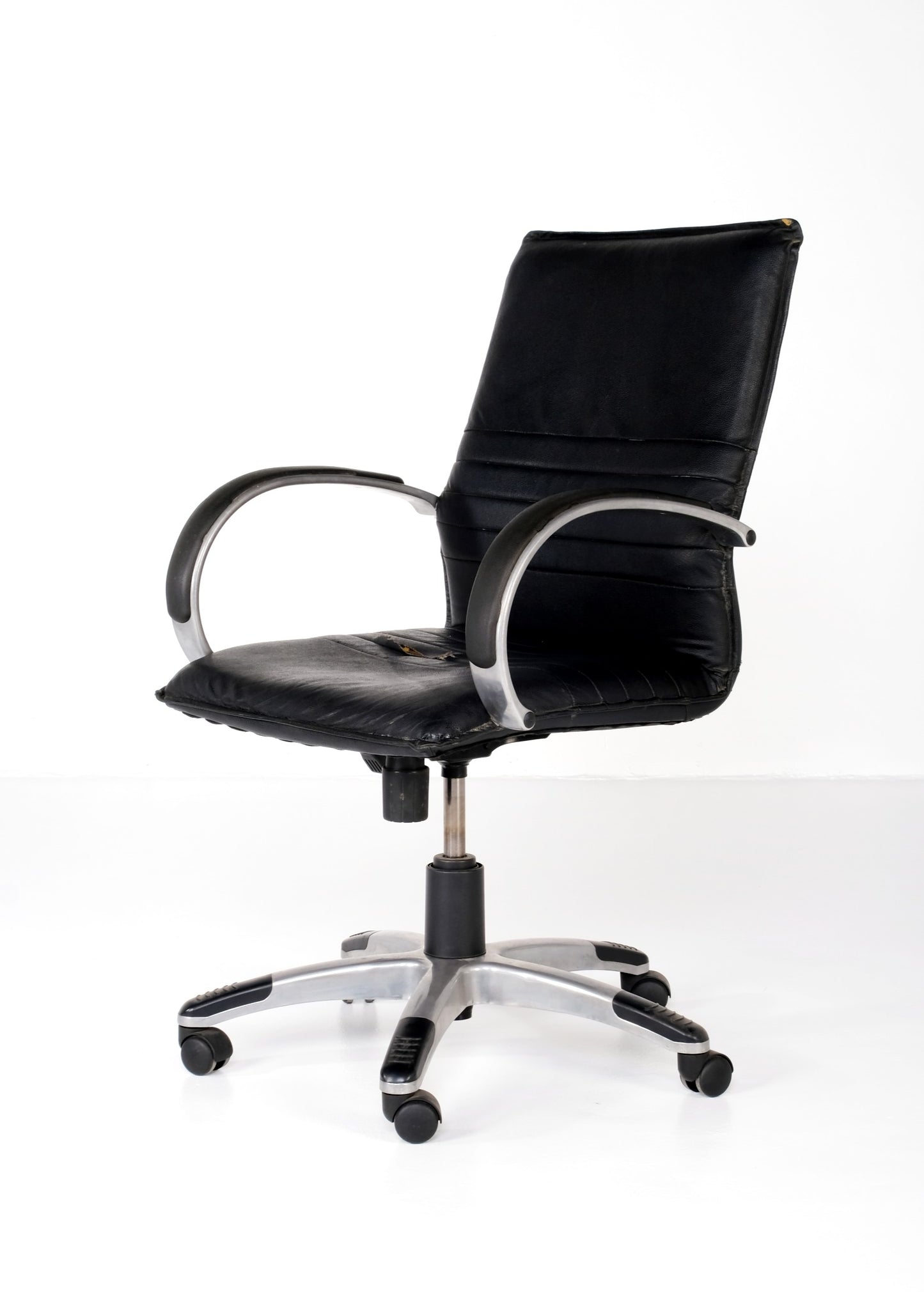 OFFICE SWIVEL ARMCHAIR #4