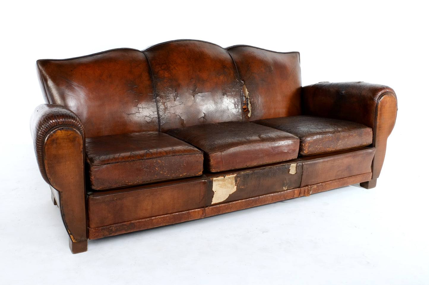 ARTDECO CLASSIC MOUSTACHE FRENCH CLUB COUCH