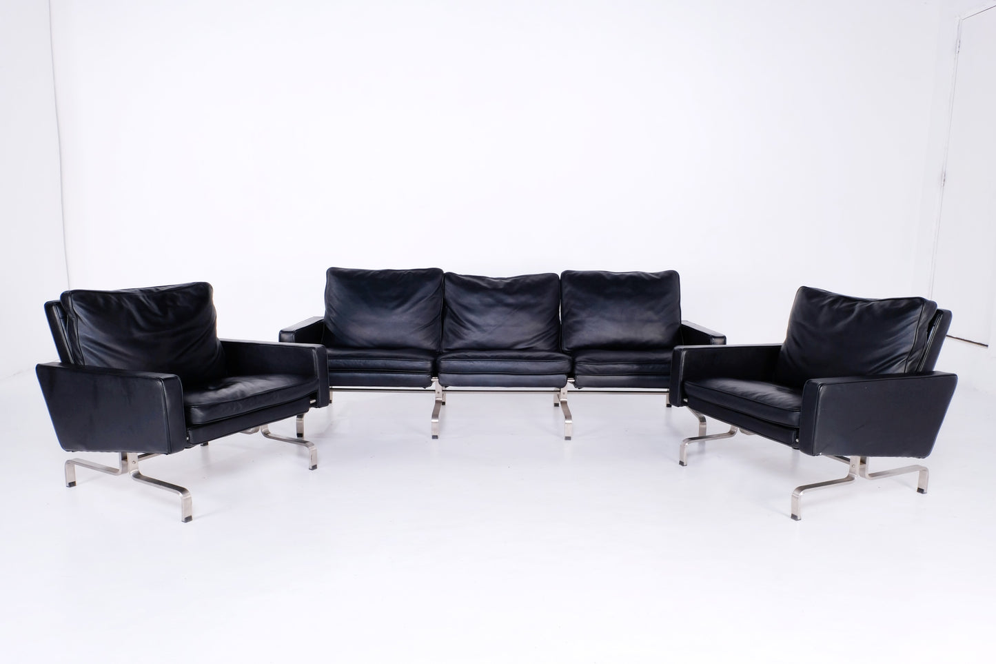 SET OF MODERN STYLE BLACK LEATHER LOUNGE ARM SOFA
