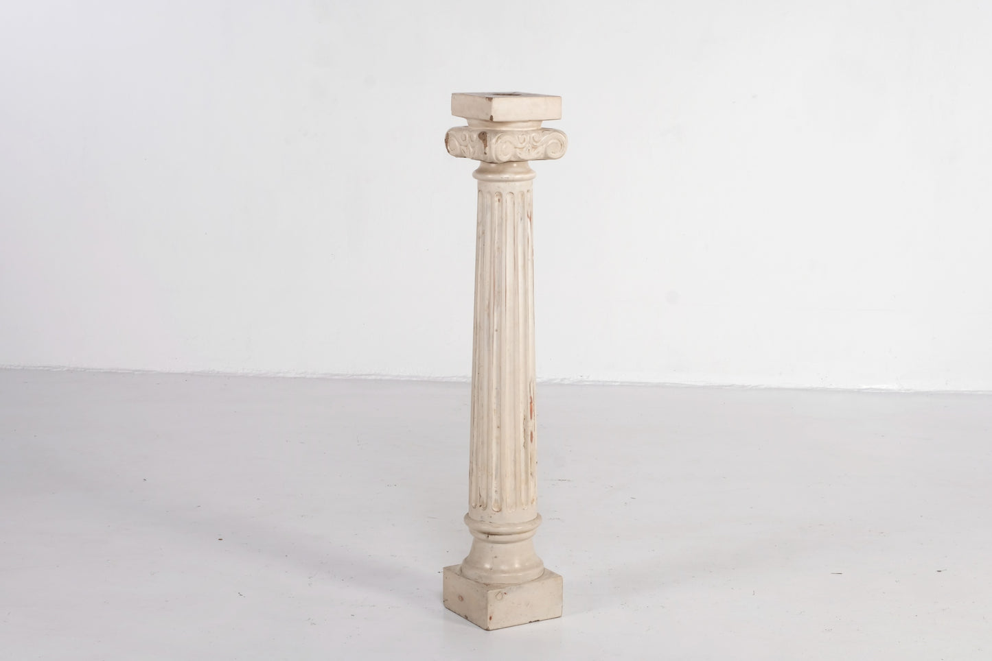 CORENTHIAN COLOMN PEDESTAL