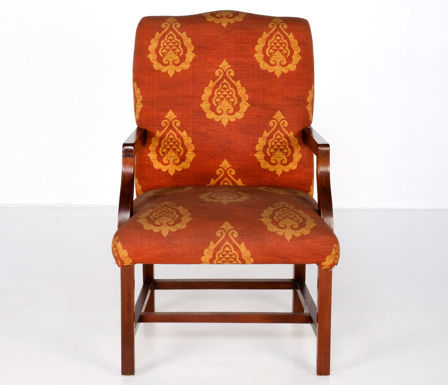 ANTIQUE ARM CHAIR