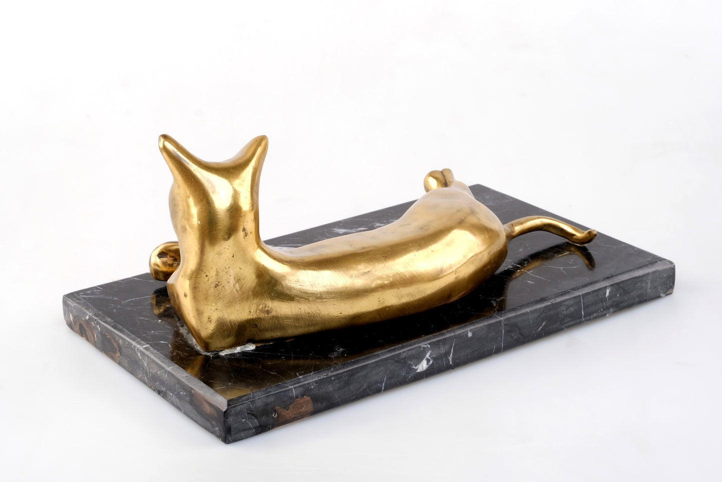“GOLDEN RESTING BIG CAT”