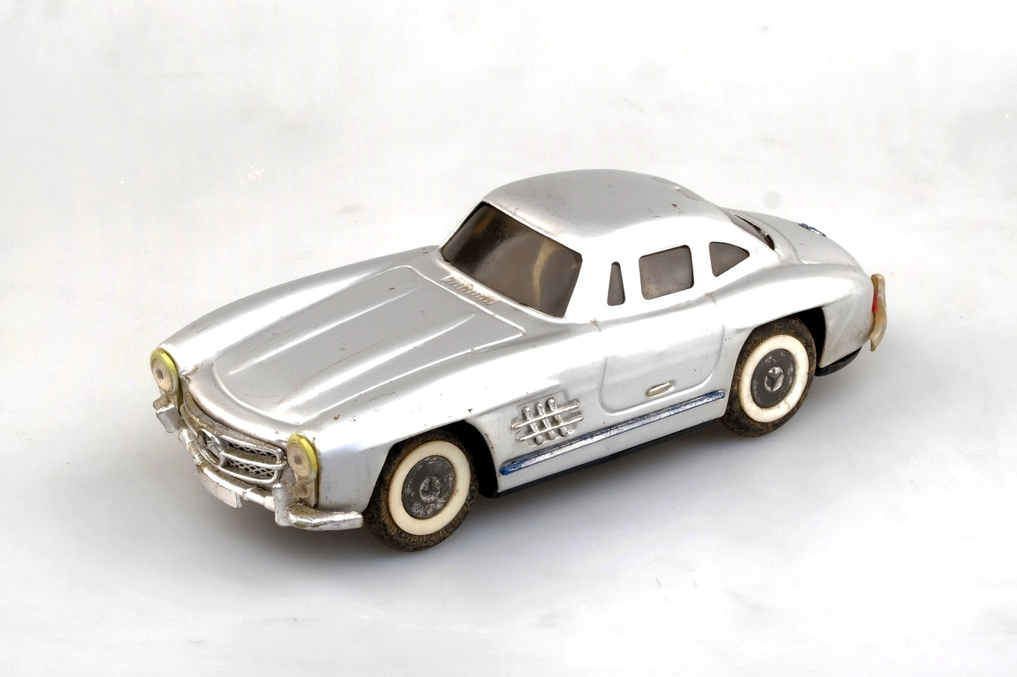 MERCEDES BENZ SPORTS CAR
