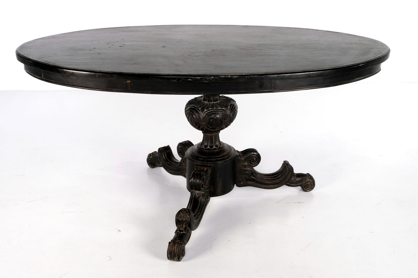 ANTIQUE VICTORIAN ROUND DINING TABLE