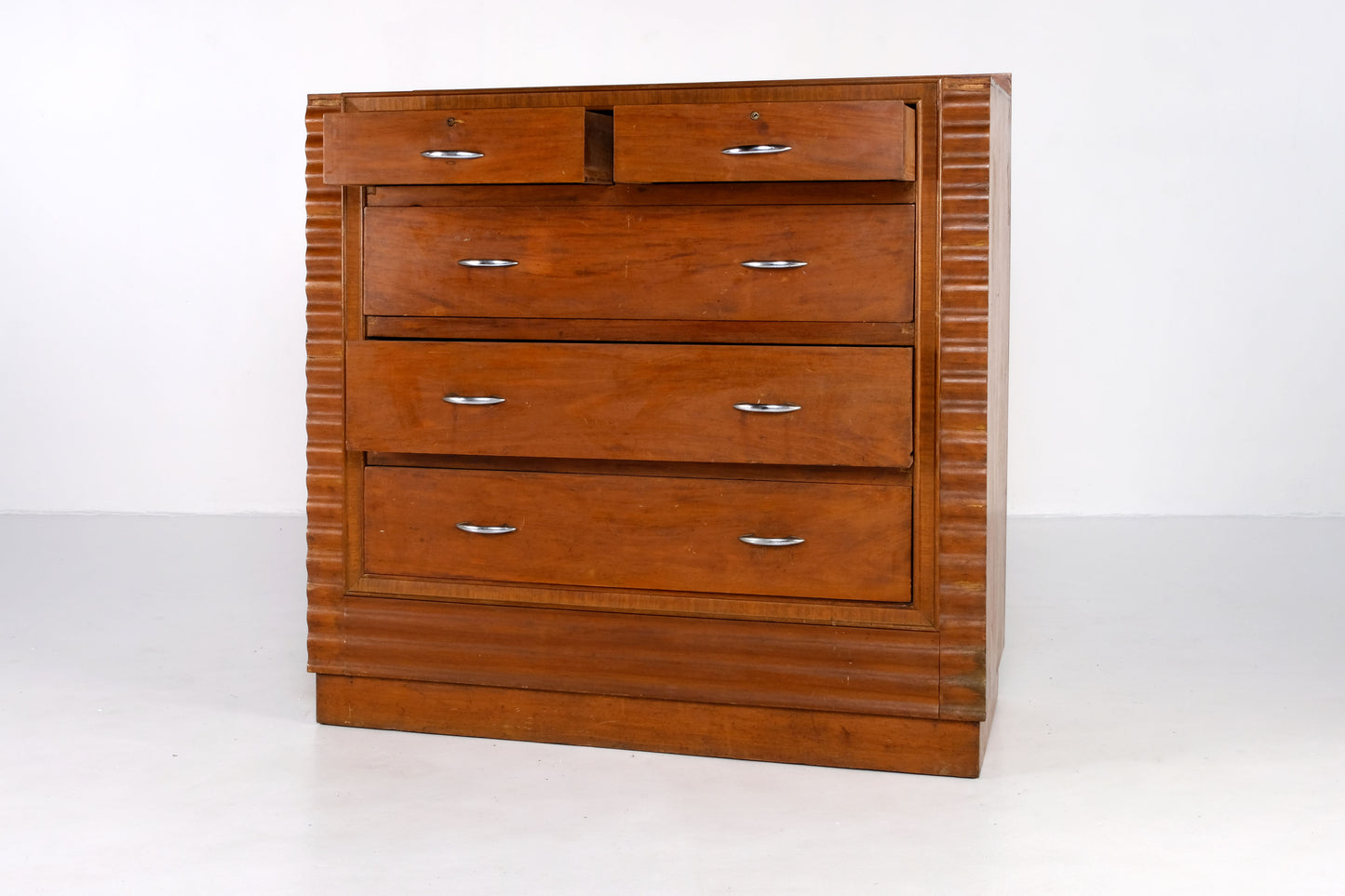 MODERN CHEST OF DRAWERS / DRESSER