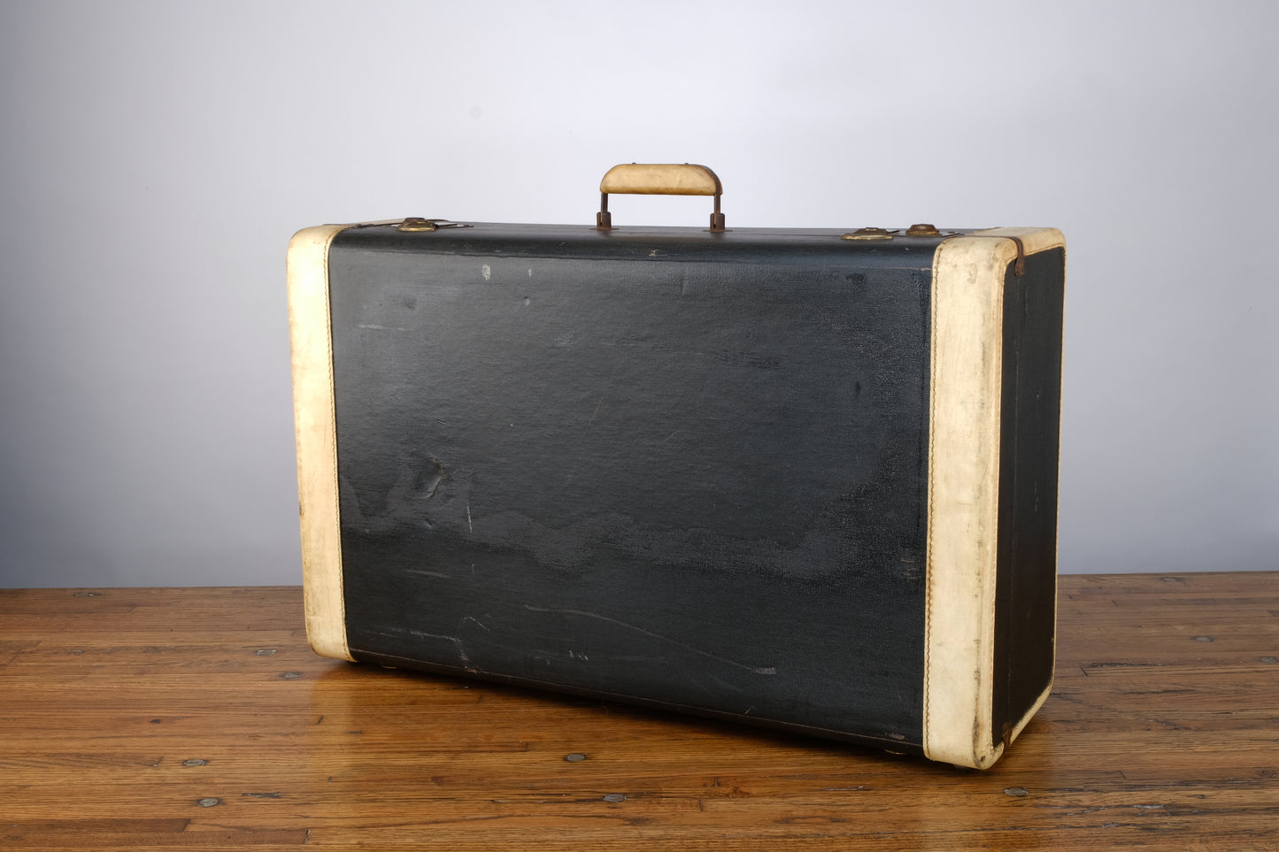 BLACK WOODEN AND FEBRI TRAVEL LUGGAGE