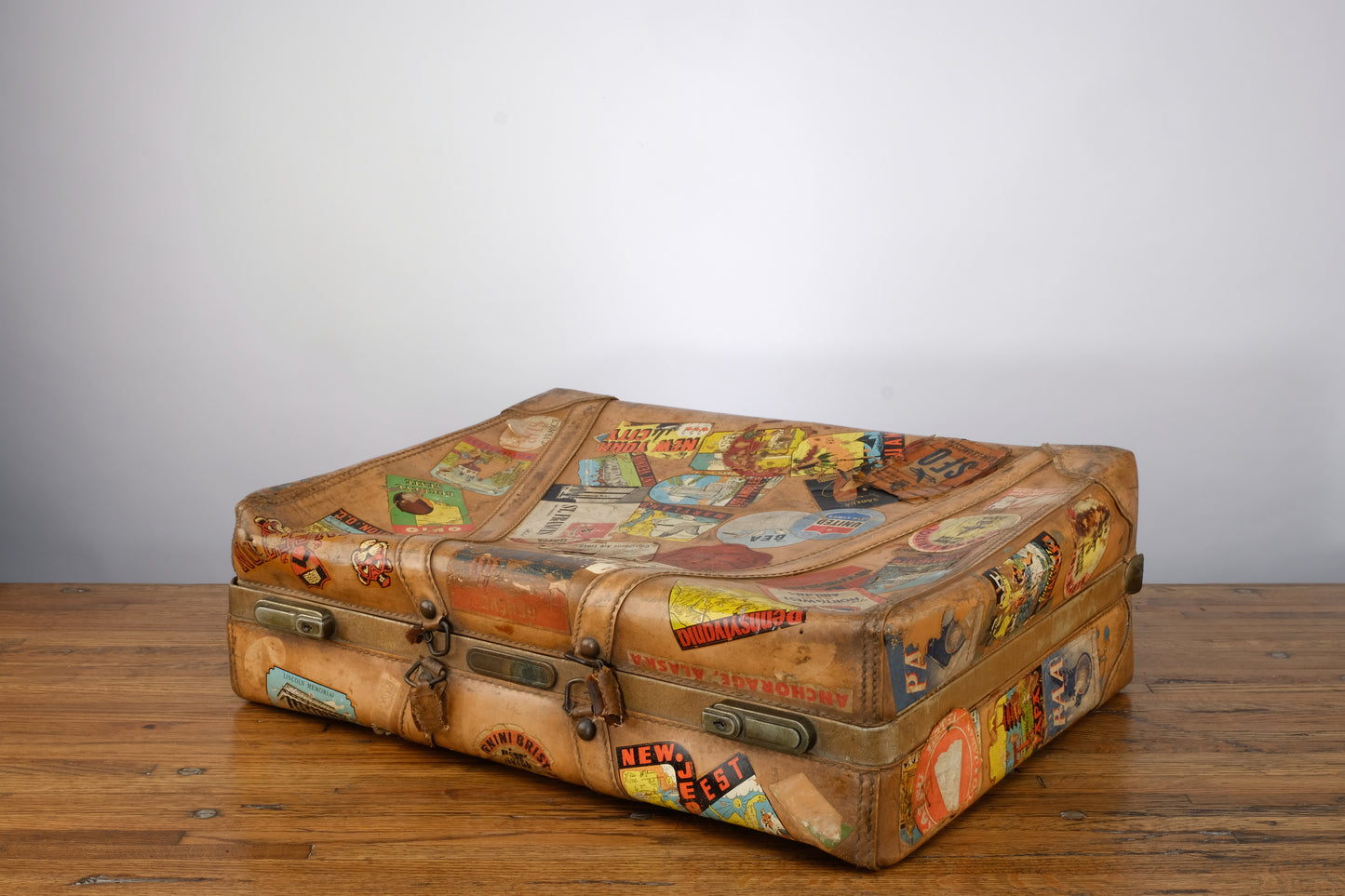 LIGHT BROWN TRAVEL SUITCASE