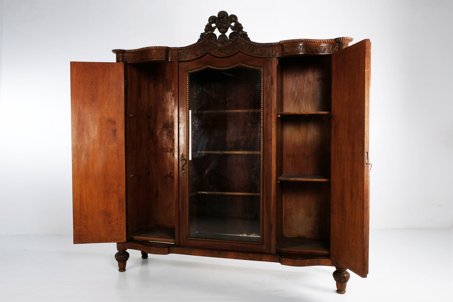 ANTIQUE FRENCH ARMOIRE
