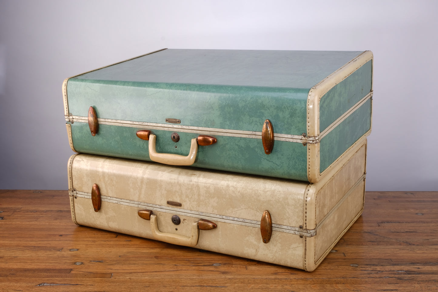 SAMSONITE TRAVEL SUITCASE
