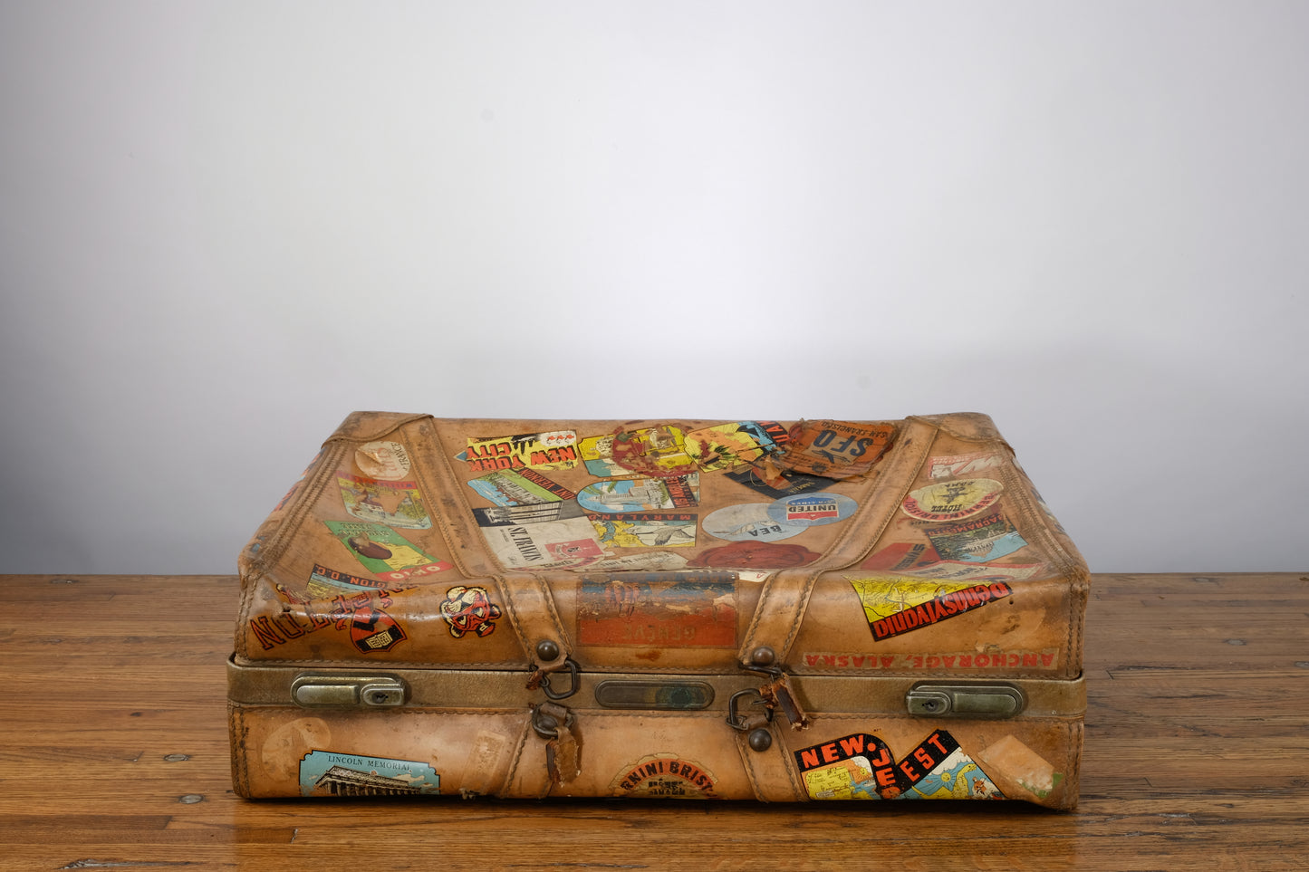 LIGHT BROWN TRAVEL SUITCASE