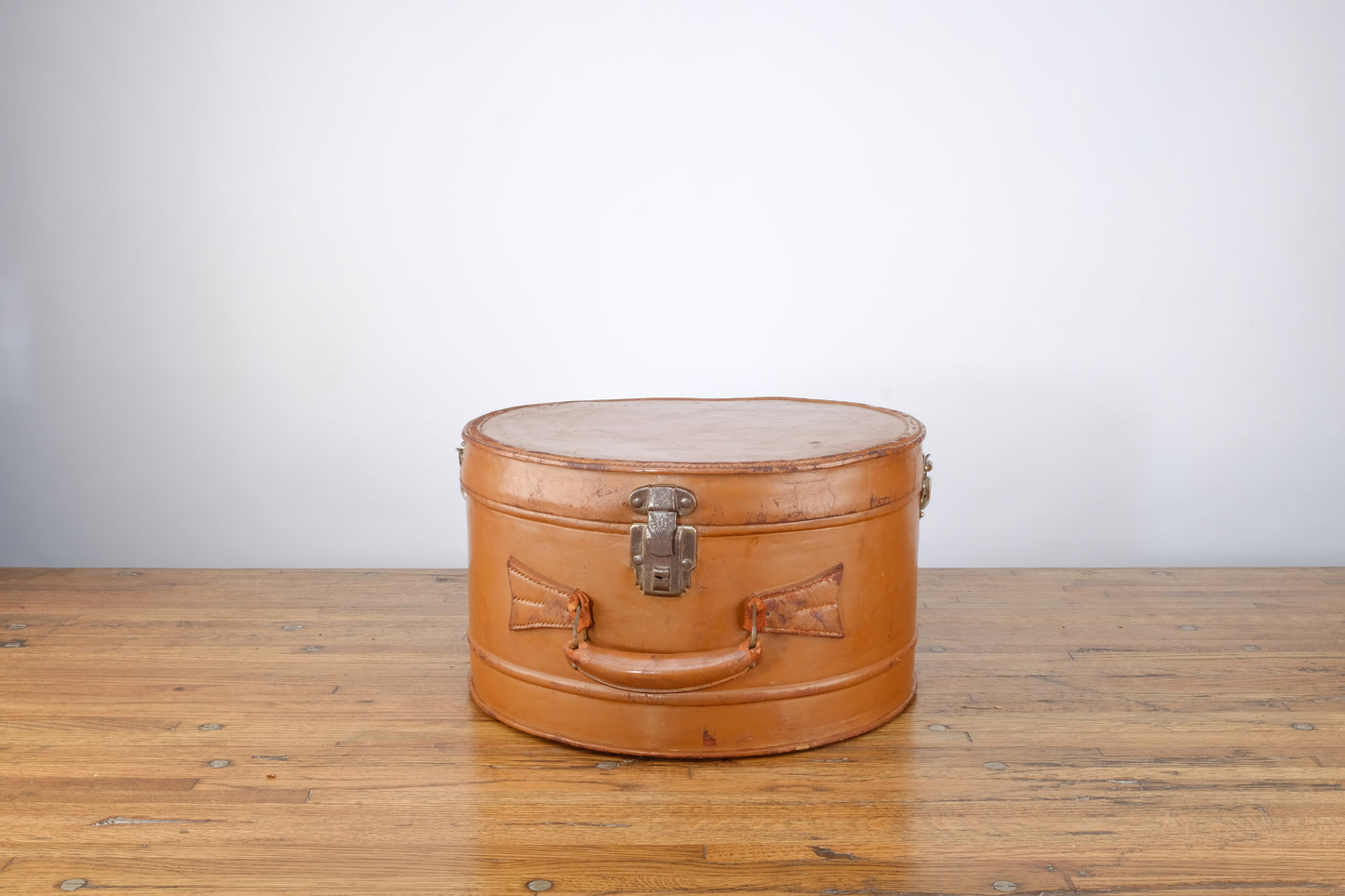 CIRCLE BROWN LEATHER HAT SUITCASE
