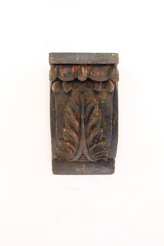 VICTORIAN ACANTHUS CORBEL