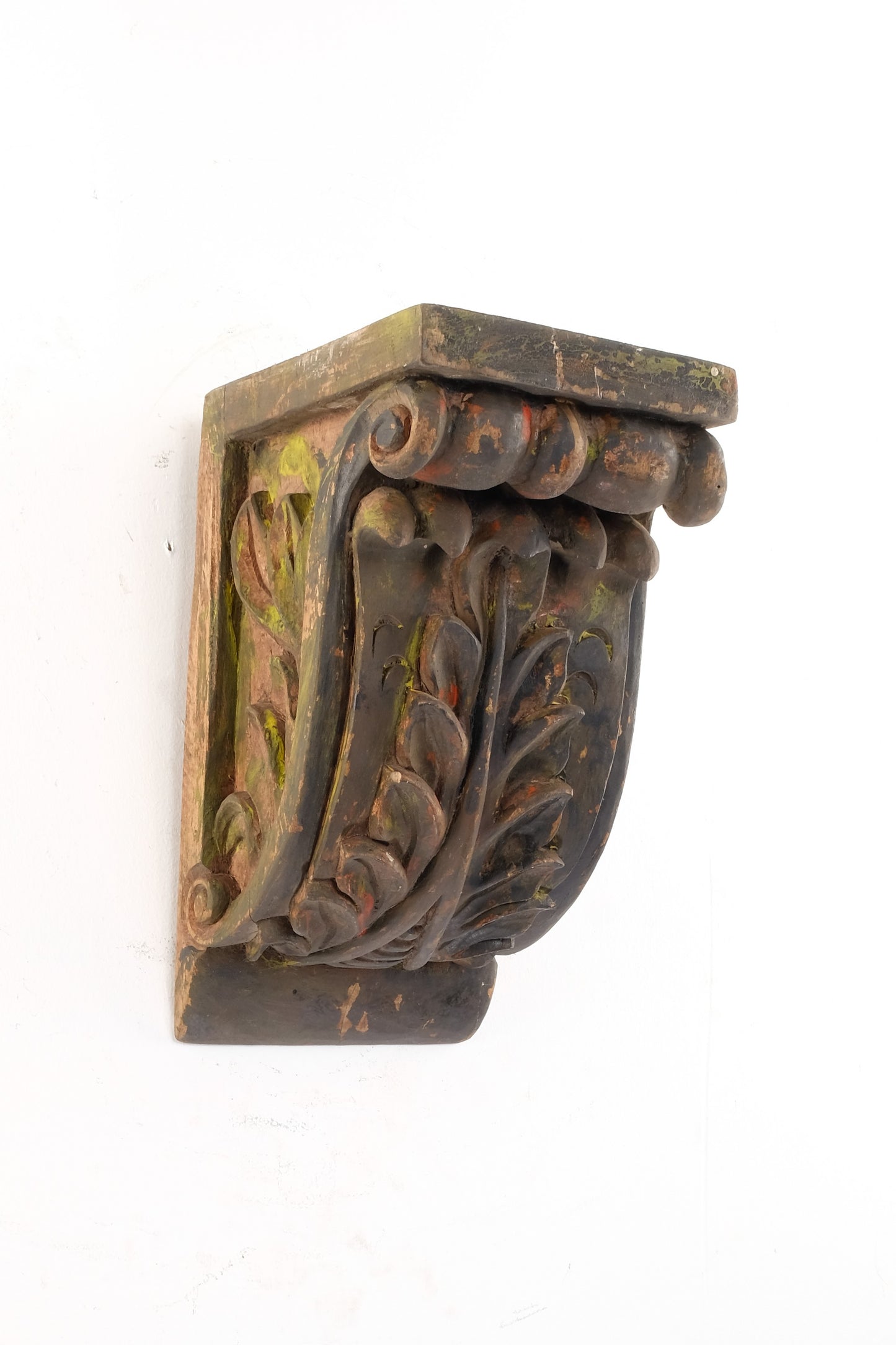 VICTORIAN ACANTHUS CORBEL