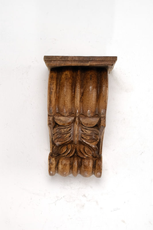 ANTIQUE VICTORIAN CARVED CORBEL