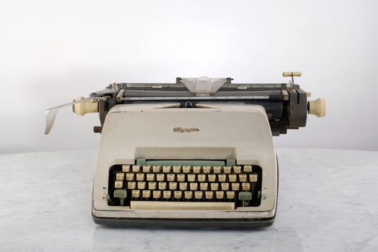 1967 OLYMPIA A.C WE HELM SHAVEN S63 TYPEWRITER