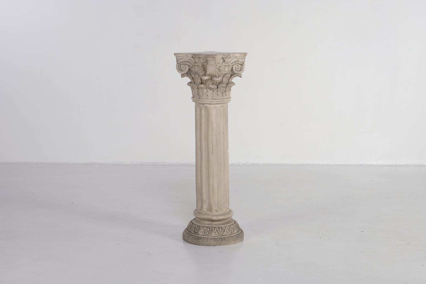 CLASIC CORENTHIAN COLOMN PEDESTRAL