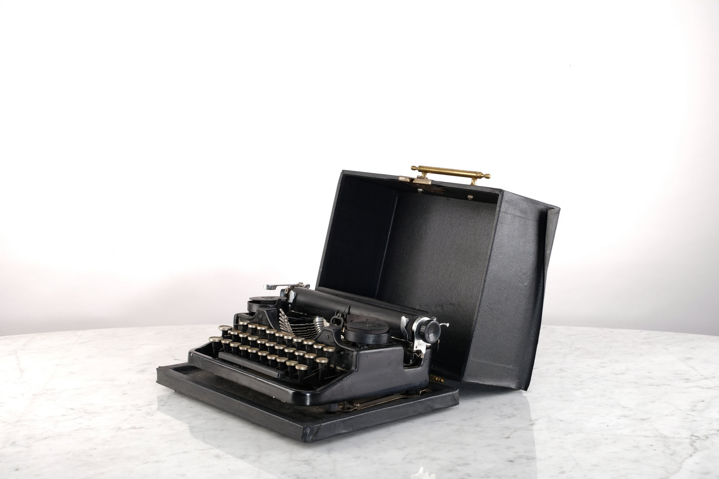 ANTIQUE UNDERWOOD PORTABLE TYPEWRITER