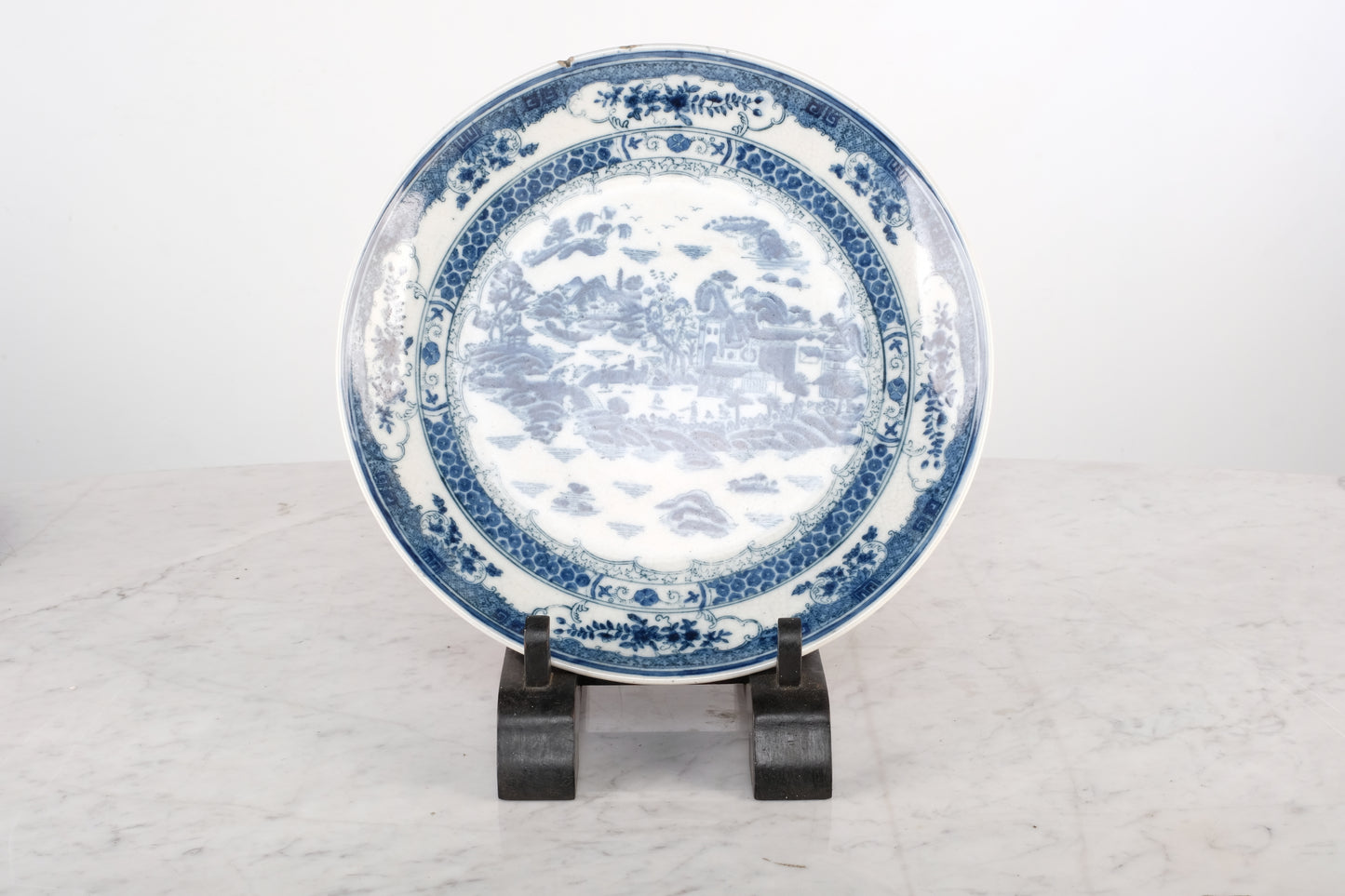 ORIENTAL PORCELAIN PLATE