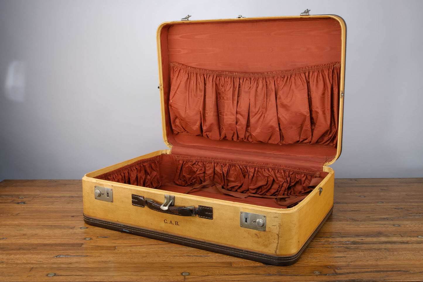 WHEARY  C.A.B TRAVEL LUGGAGE