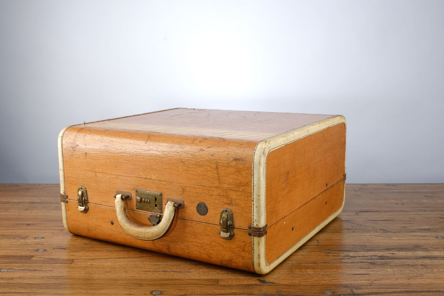 WOODEN AND FIBRE BROWN  VINTAGE TRAVEL LUGGAGE