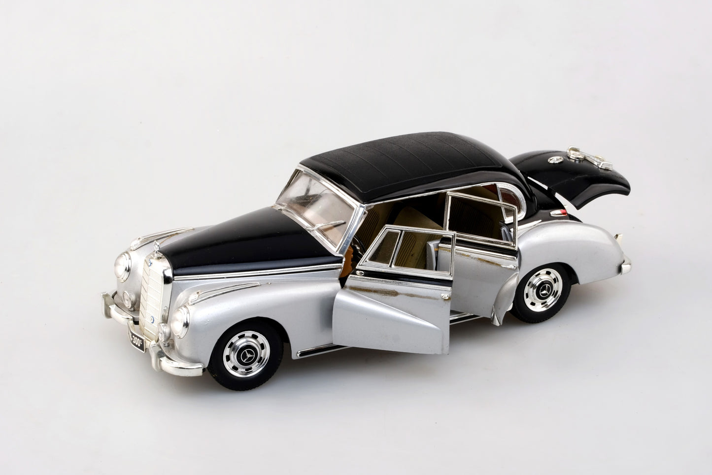MERCEDES BENZ LIMOUSINE TYP300C