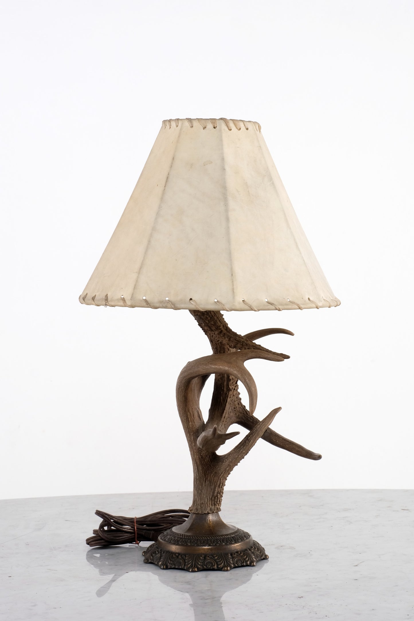 WHITETAIL DEER ANTHLER HORN LAMPSHADE