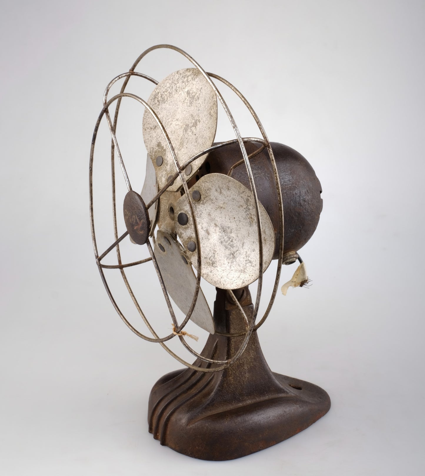 KORD OSCILLATING ELECTRIC DESK FAN