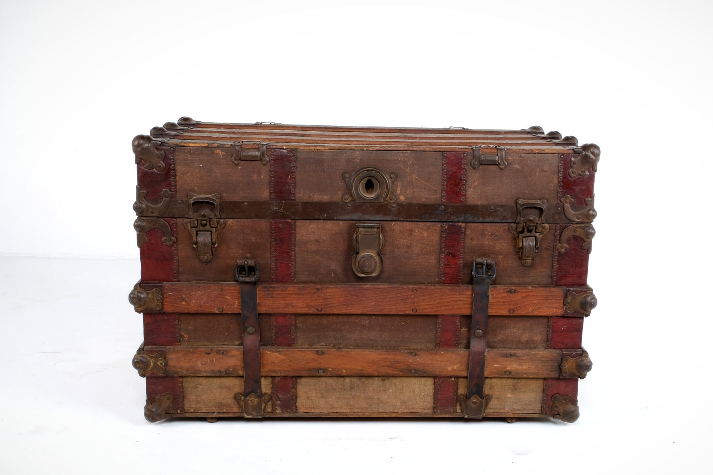 WOODEN STEAMER TRUNK/CHEST