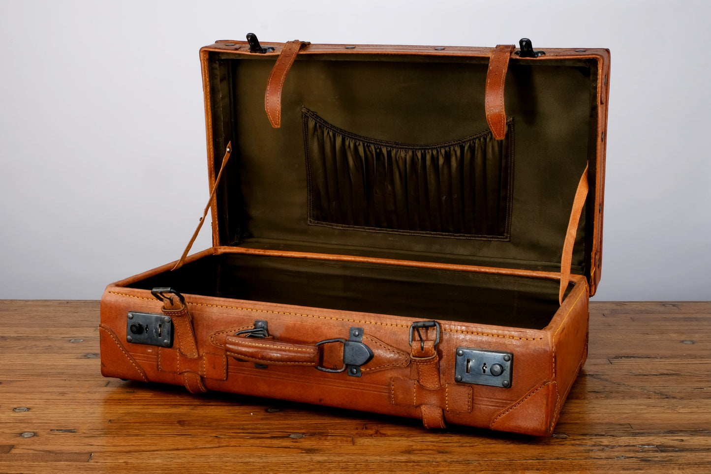 BELTED LUGGAGE